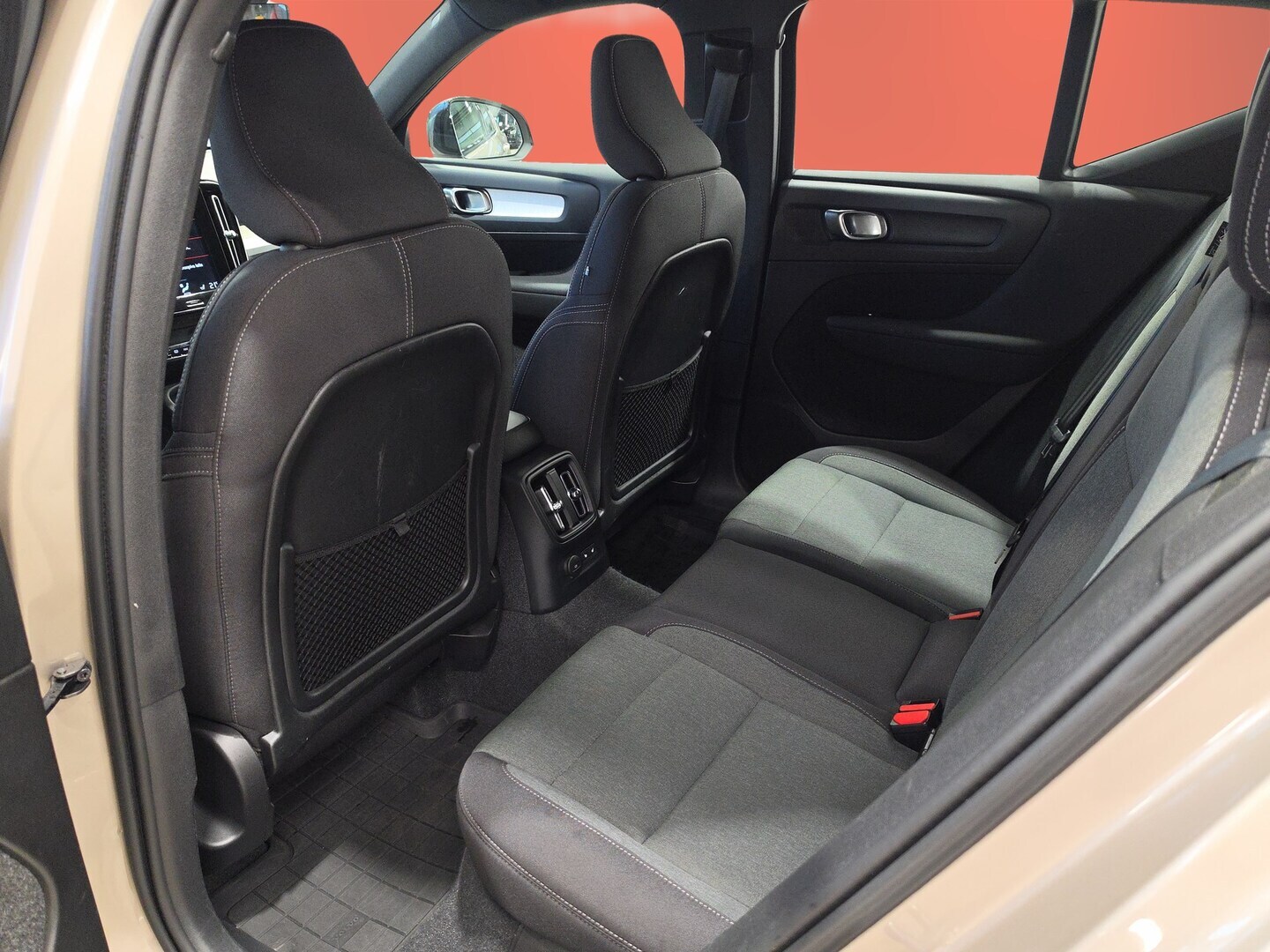 VOLVO XC40 2024