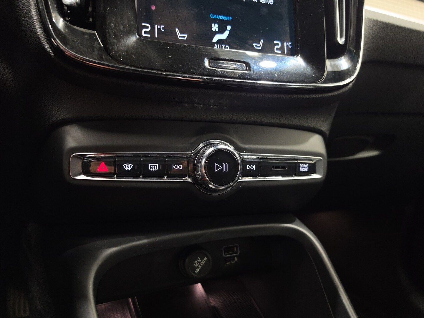 VOLVO XC40 2024