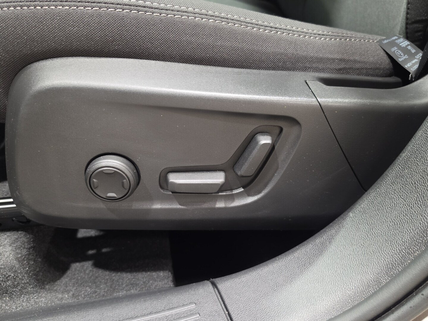 VOLVO XC40 2024