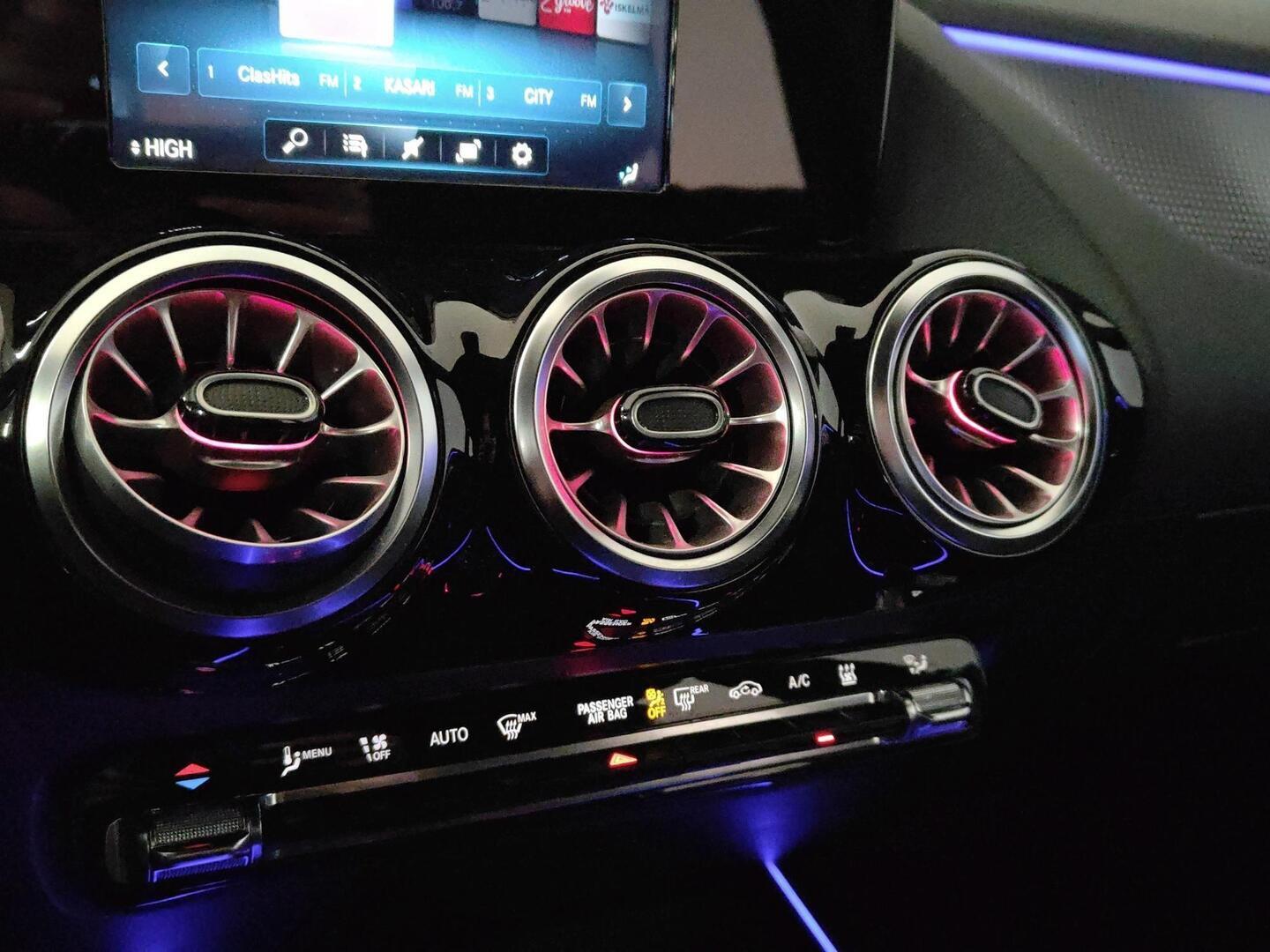 MERCEDES-BENZ EQA 2021