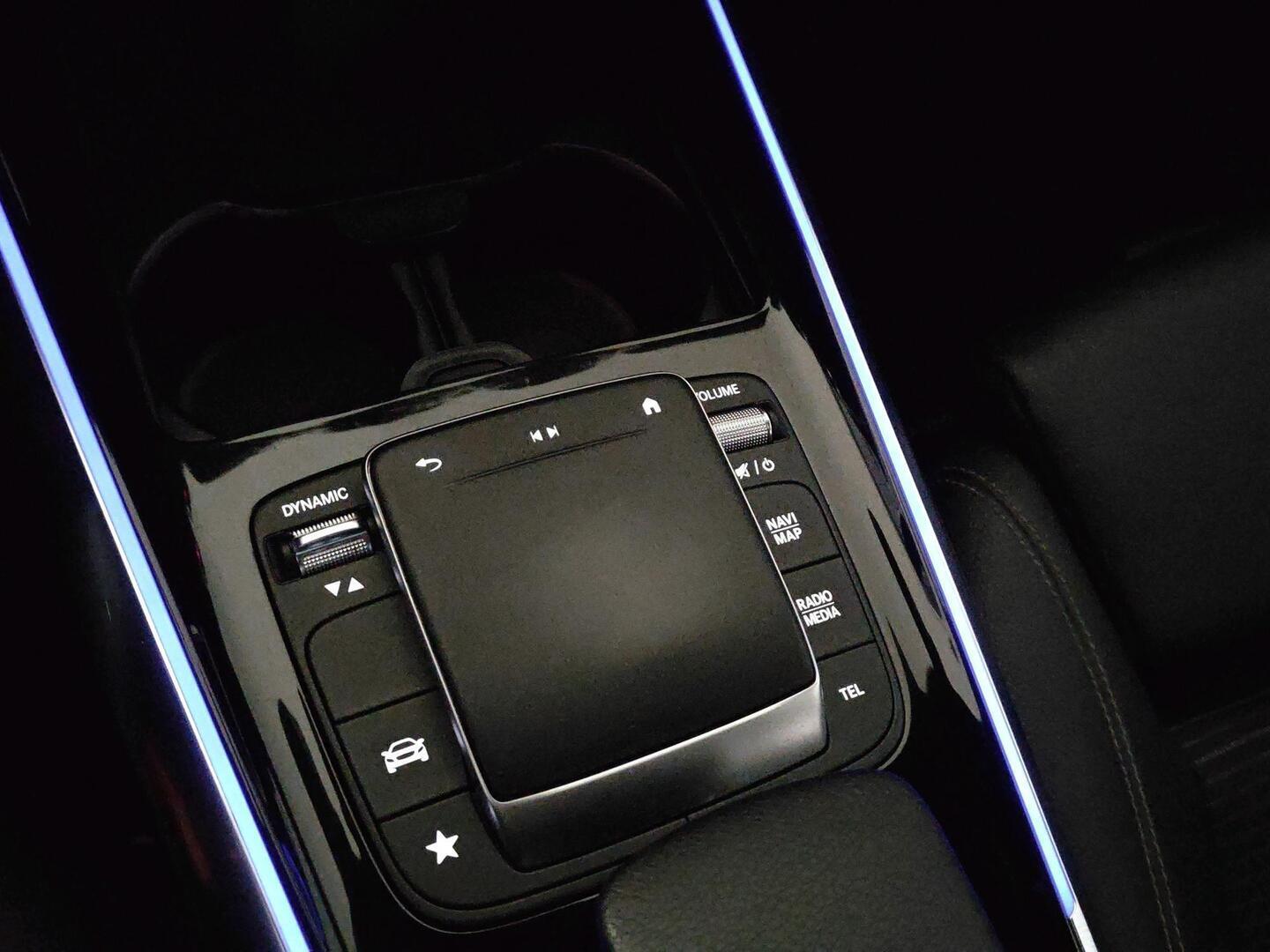 MERCEDES-BENZ EQA 2021