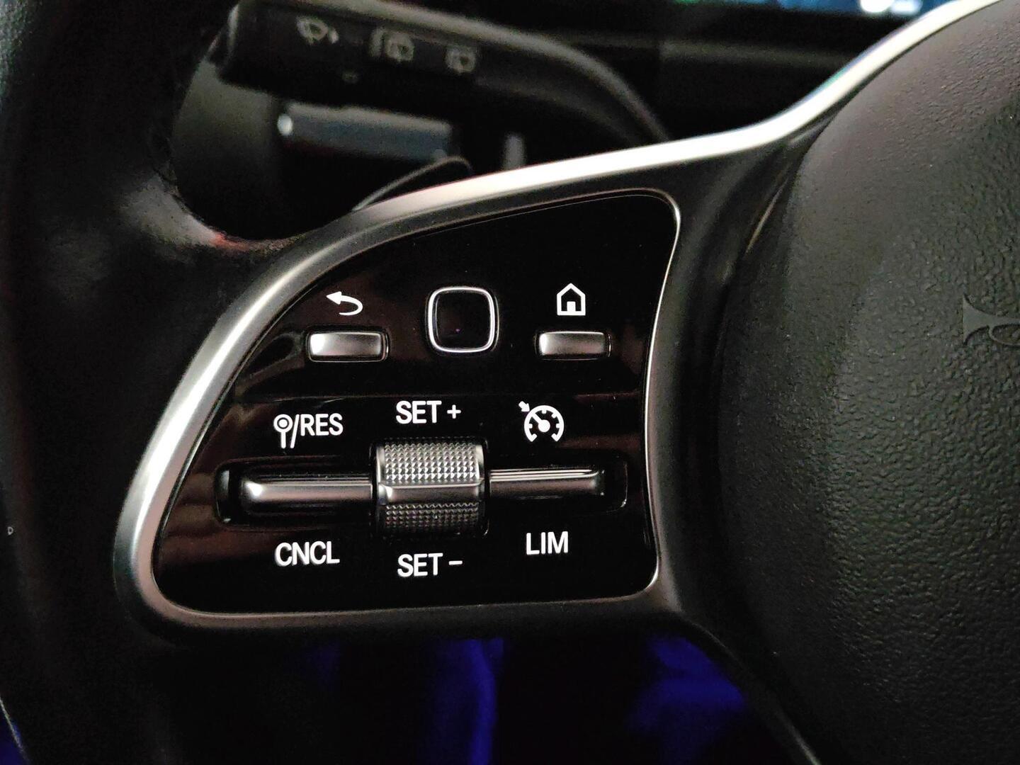 MERCEDES-BENZ EQA 2021