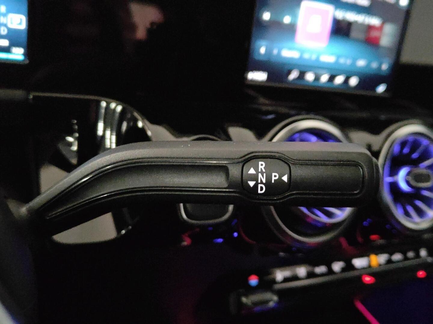 MERCEDES-BENZ EQA 2021