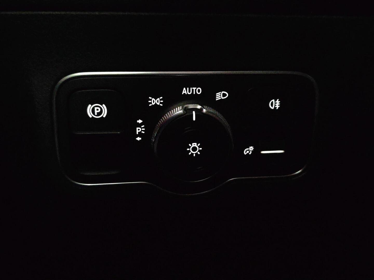 MERCEDES-BENZ EQA 2021