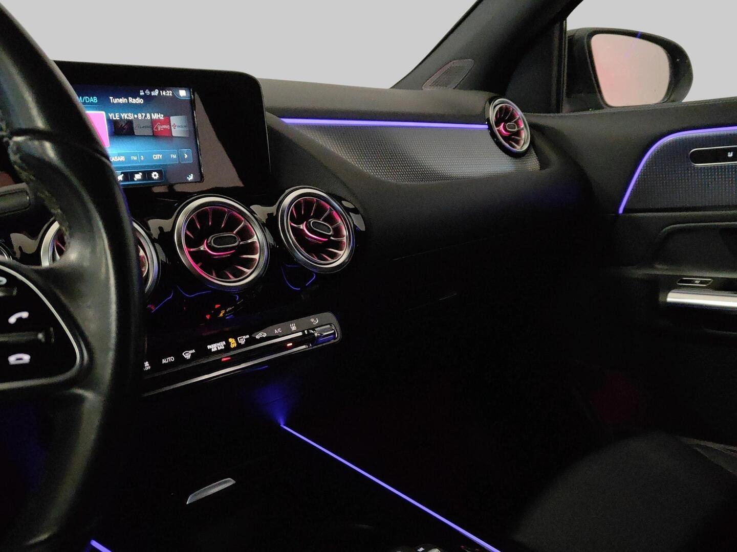 MERCEDES-BENZ EQA 2021