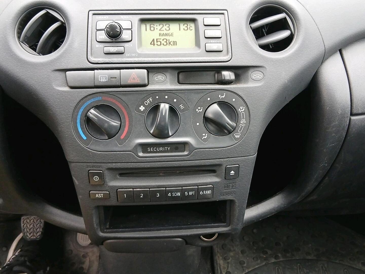 TOYOTA Yaris 2003