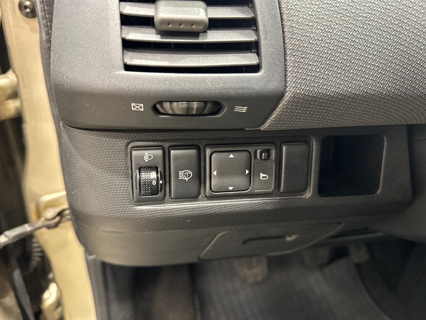 NISSAN Micra 2004