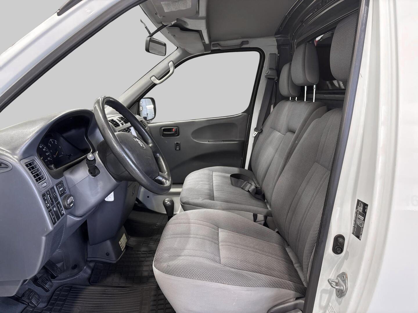 TOYOTA Hiace 2008