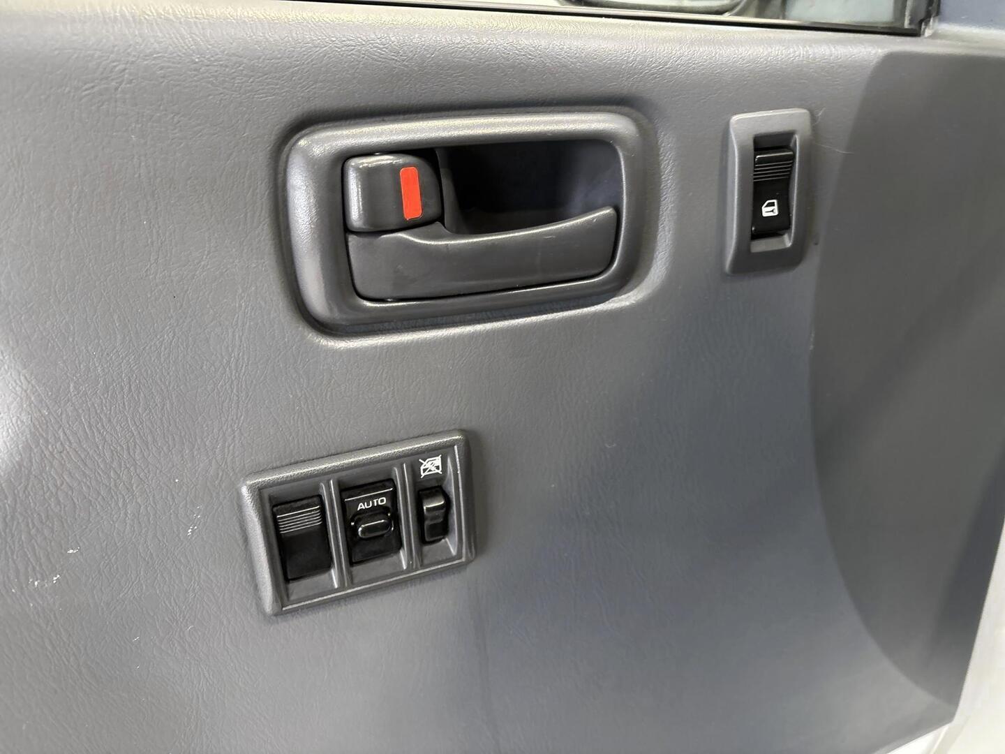 TOYOTA Hiace 2008