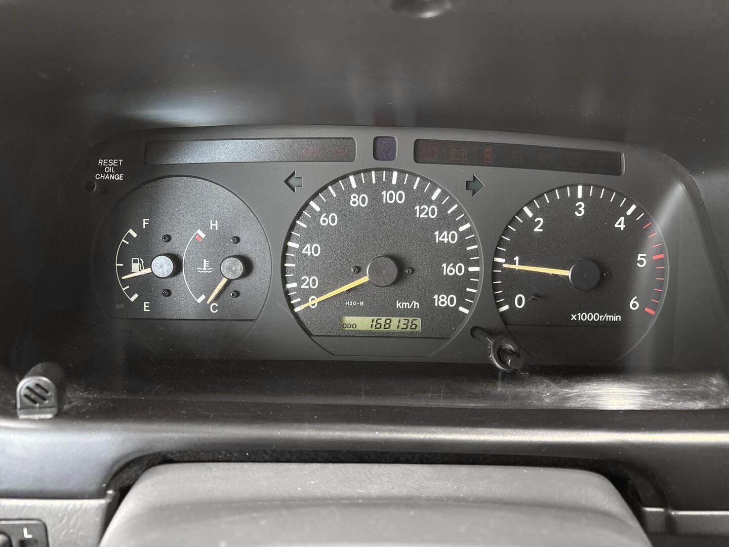 TOYOTA Hiace 2008