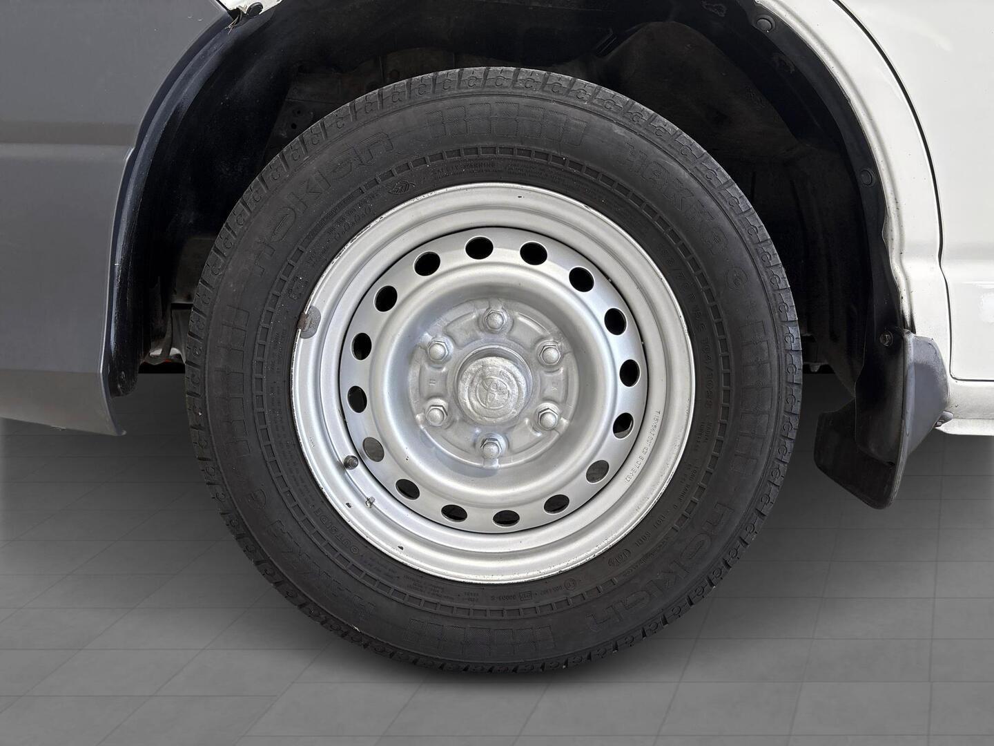 TOYOTA Hiace 2008