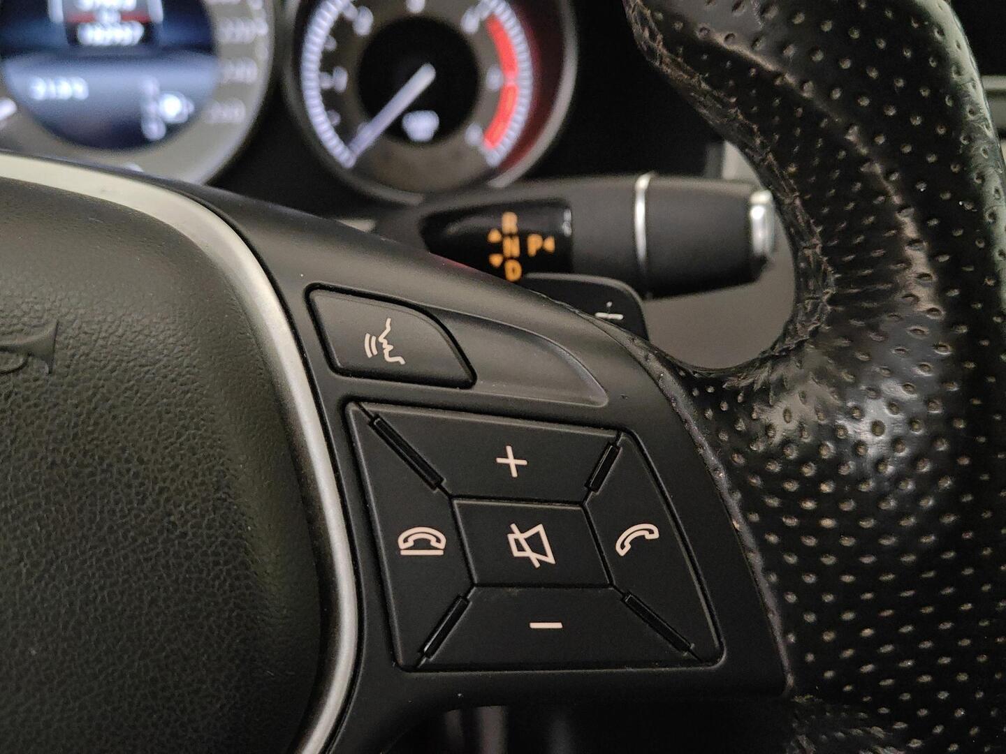 MERCEDES-BENZ E 2013