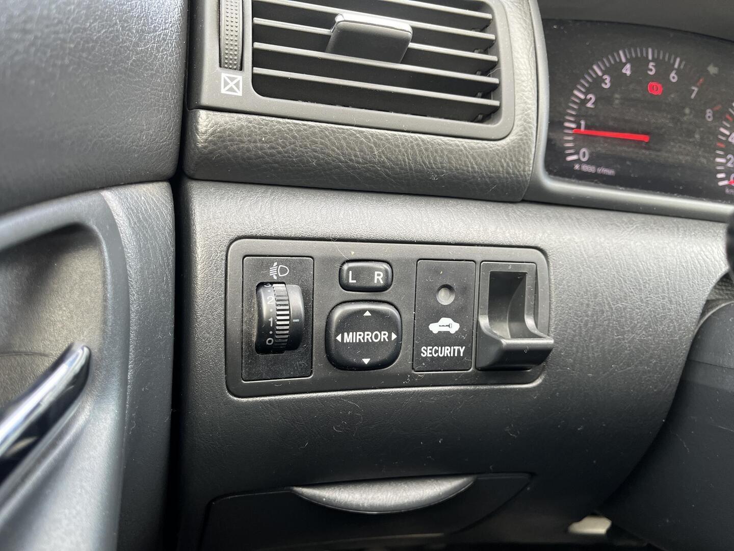 TOYOTA Corolla 2005