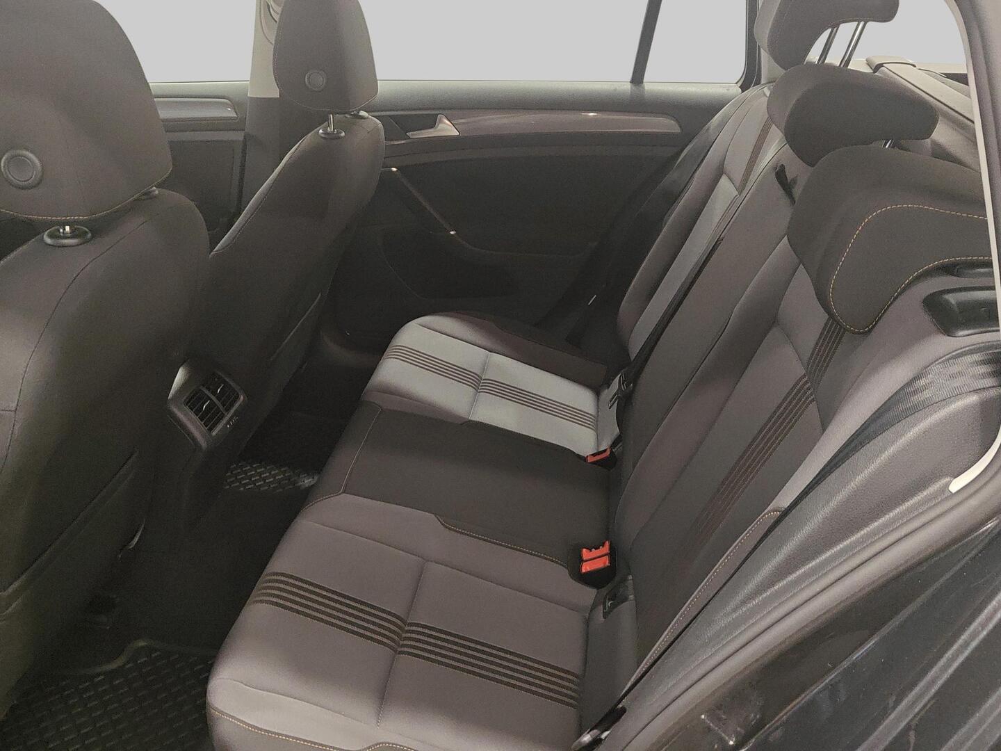 VOLKSWAGEN Golf 2017