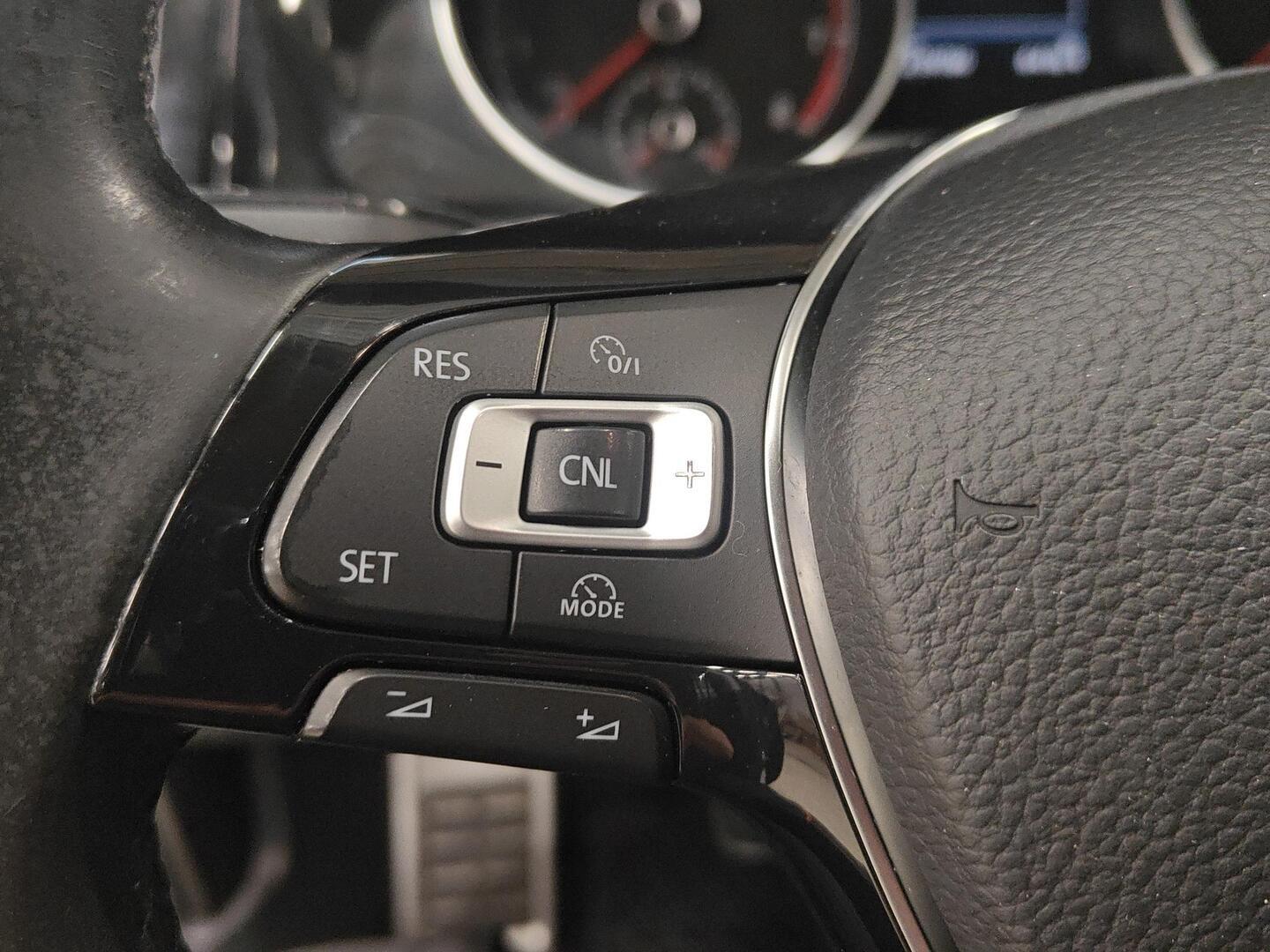 VOLKSWAGEN Golf 2017