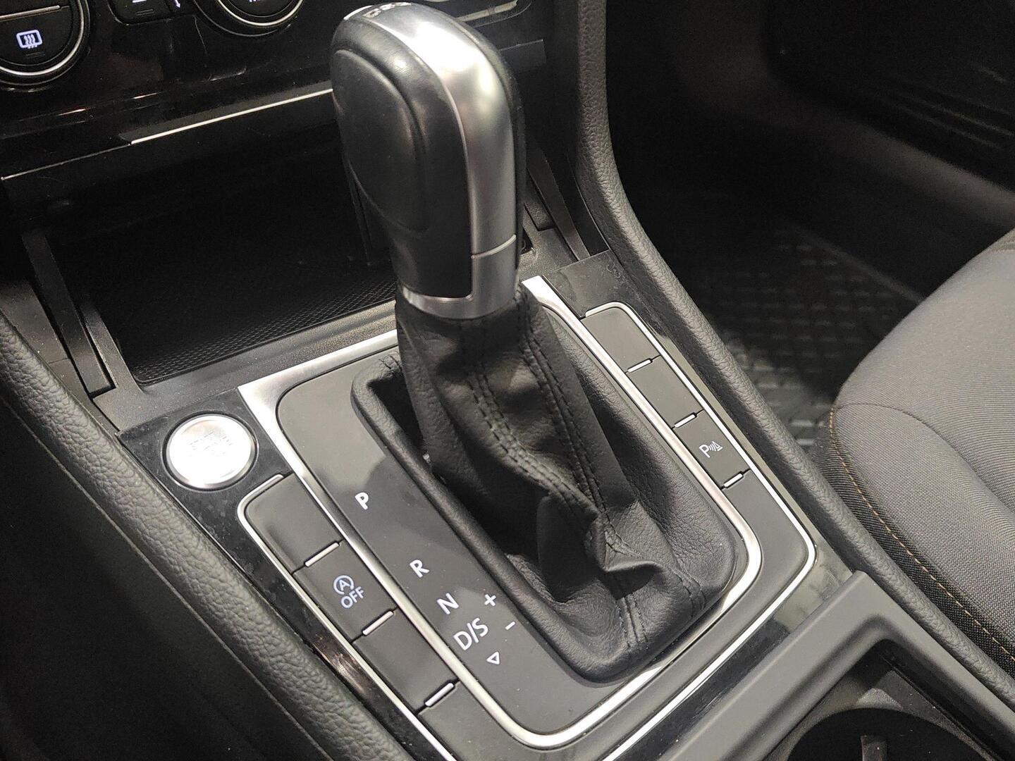 VOLKSWAGEN Golf 2017