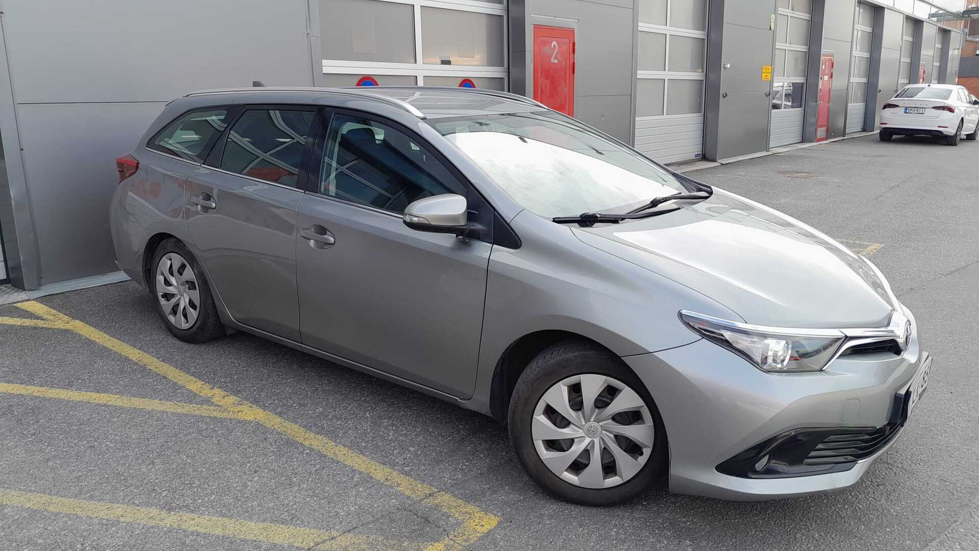 TOYOTA AURIS 2016