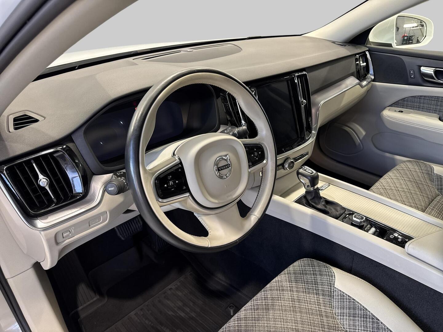 VOLVO V60 2020
