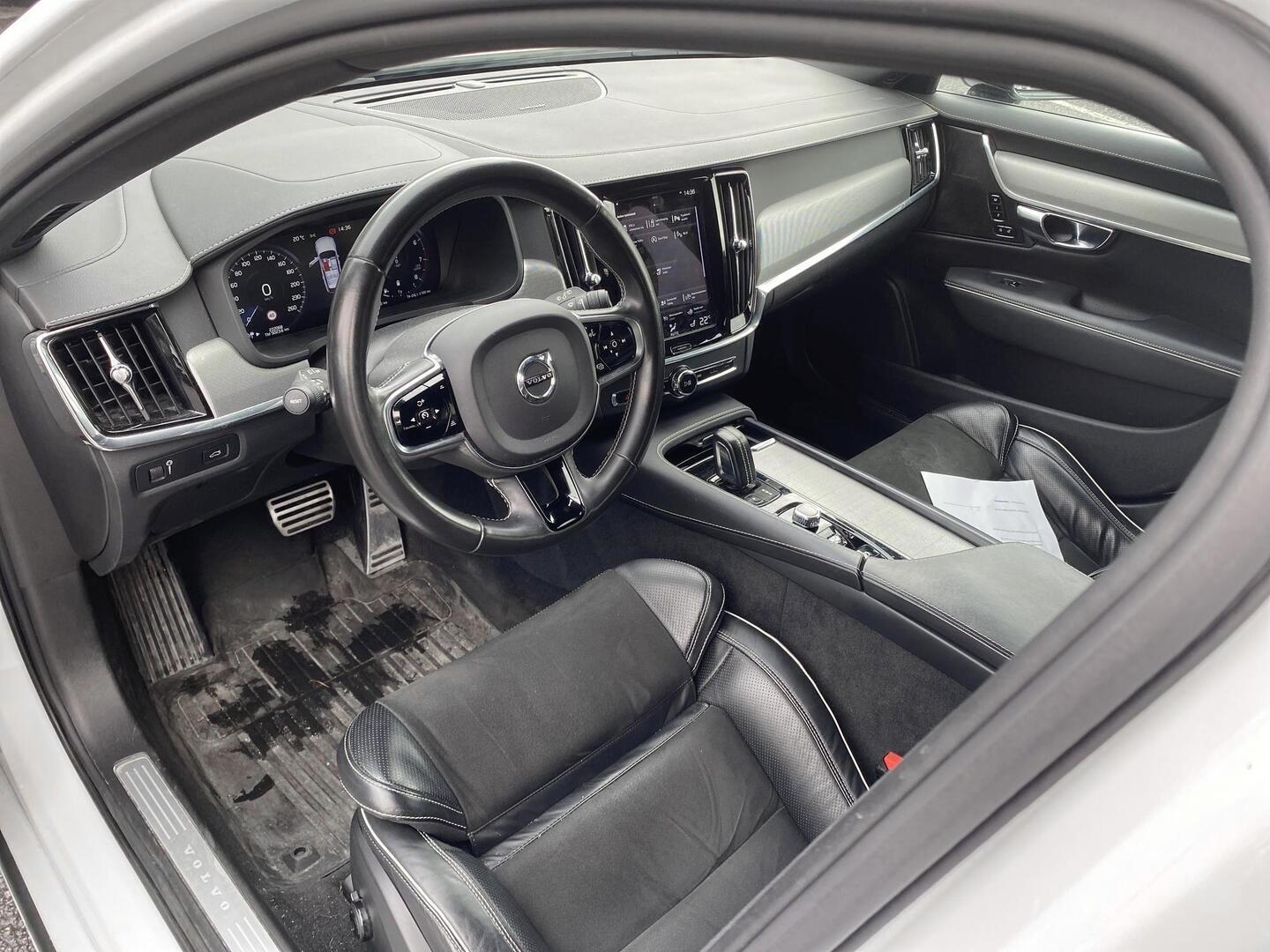 VOLVO V90 2021