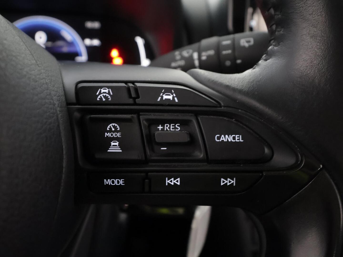 TOYOTA YARIS CROSS 2025
