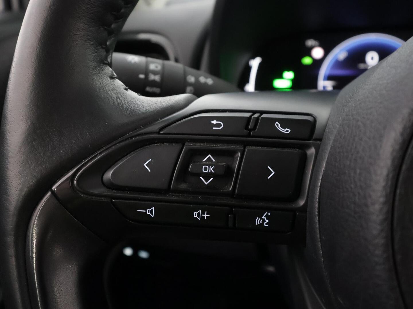 TOYOTA YARIS CROSS 2025