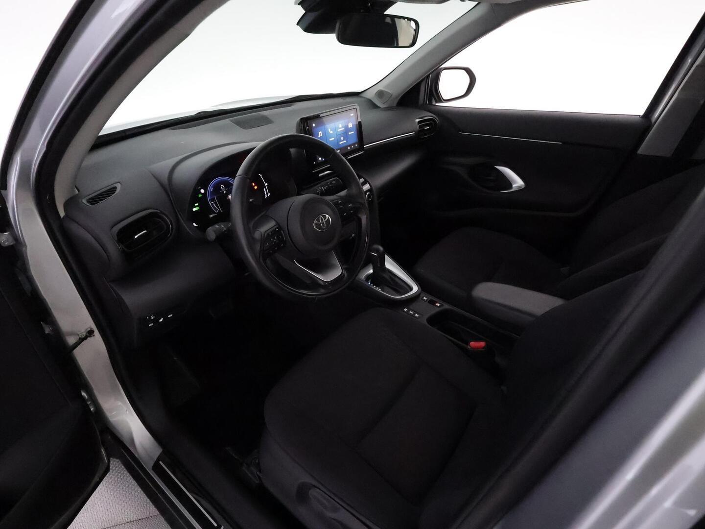 TOYOTA YARIS CROSS 2025