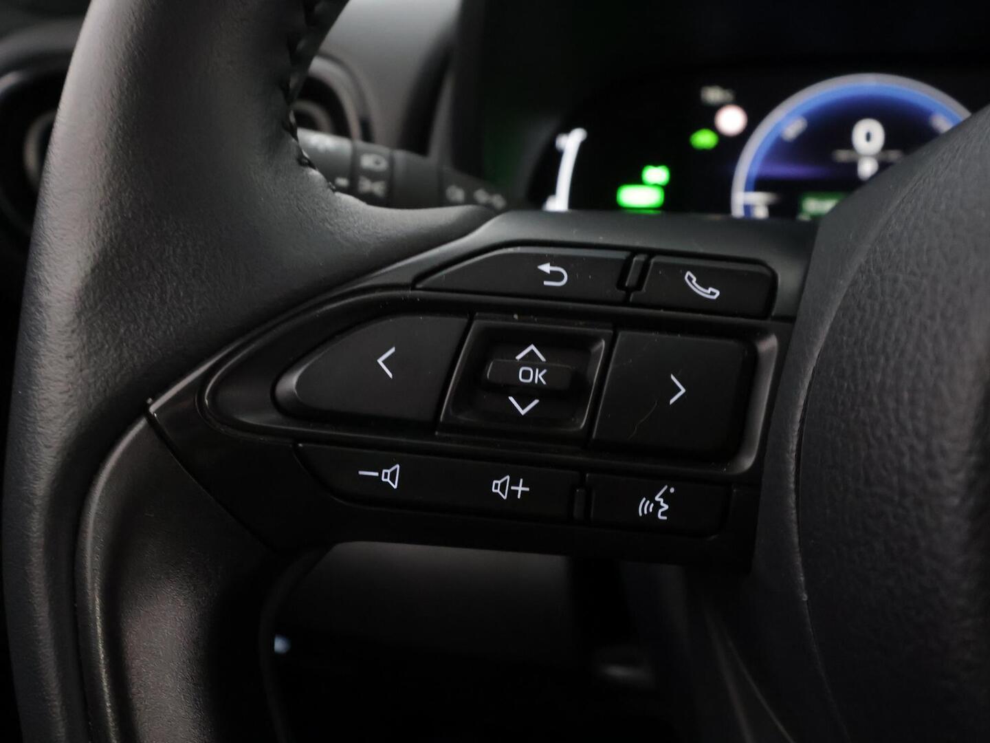 TOYOTA YARIS CROSS 2025