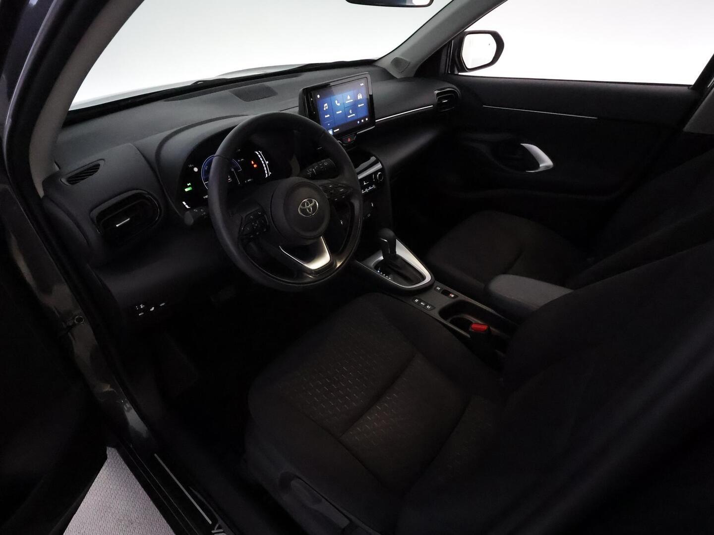TOYOTA YARIS CROSS 2025