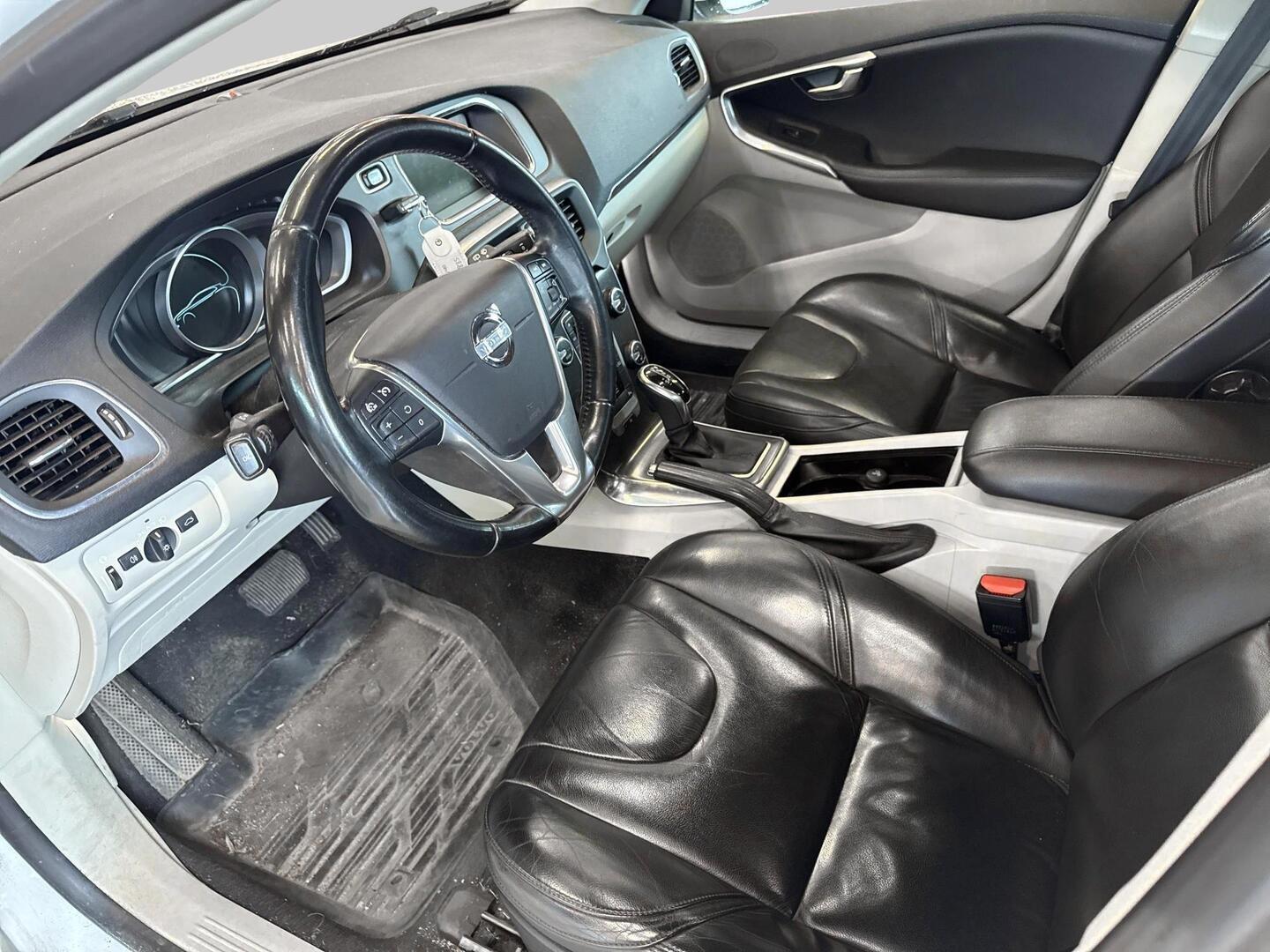 VOLVO V40 2013