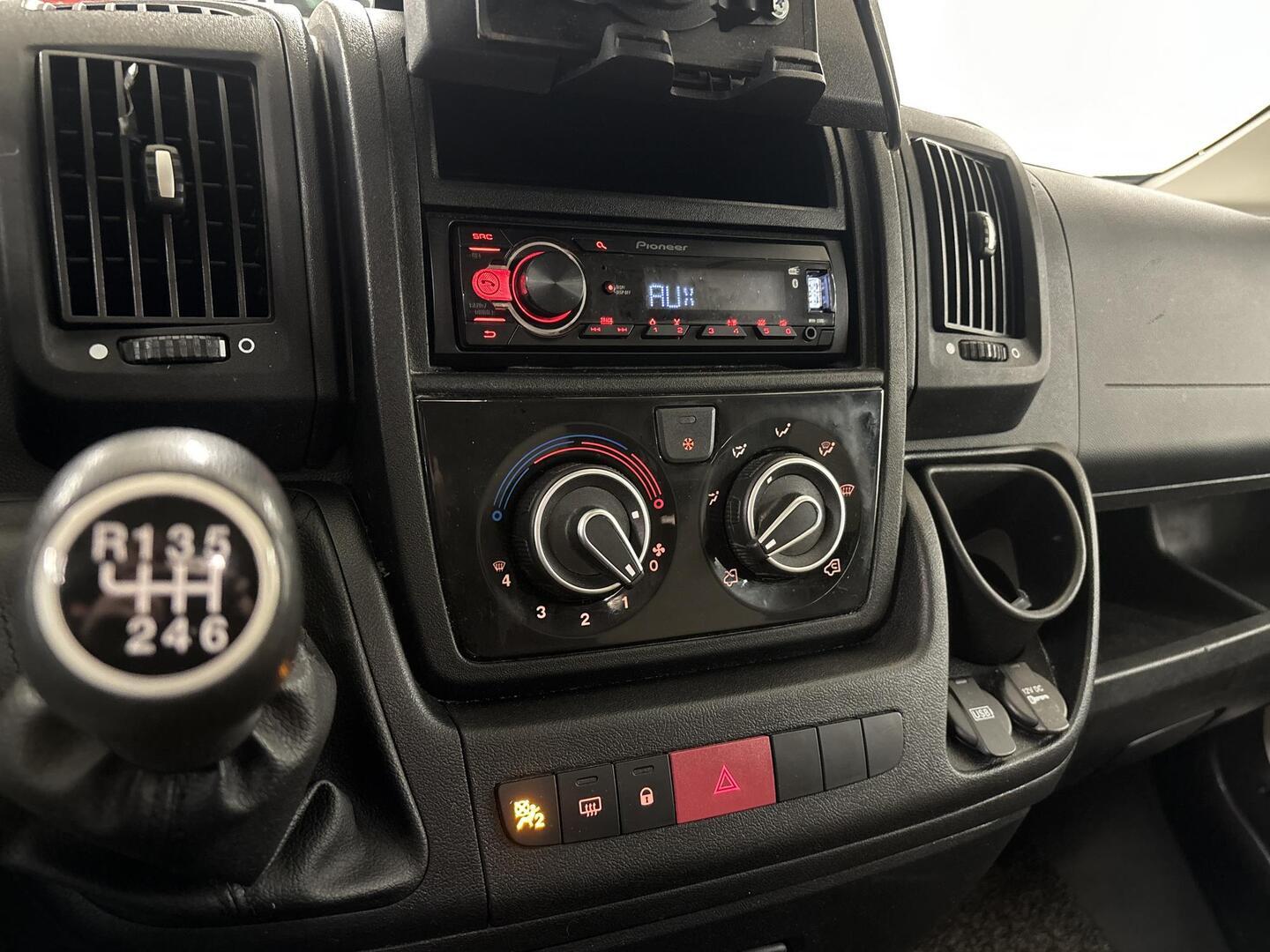 ROADCAR VAN R 600 2016