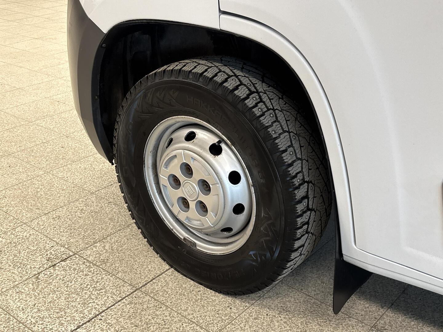 ROADCAR VAN R 600 2016