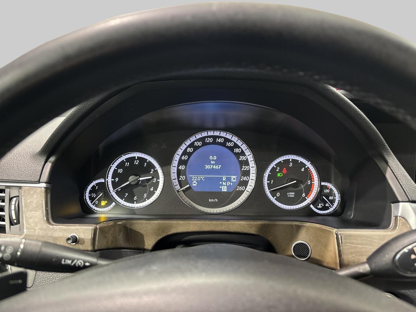 MERCEDES-BENZ E 2010