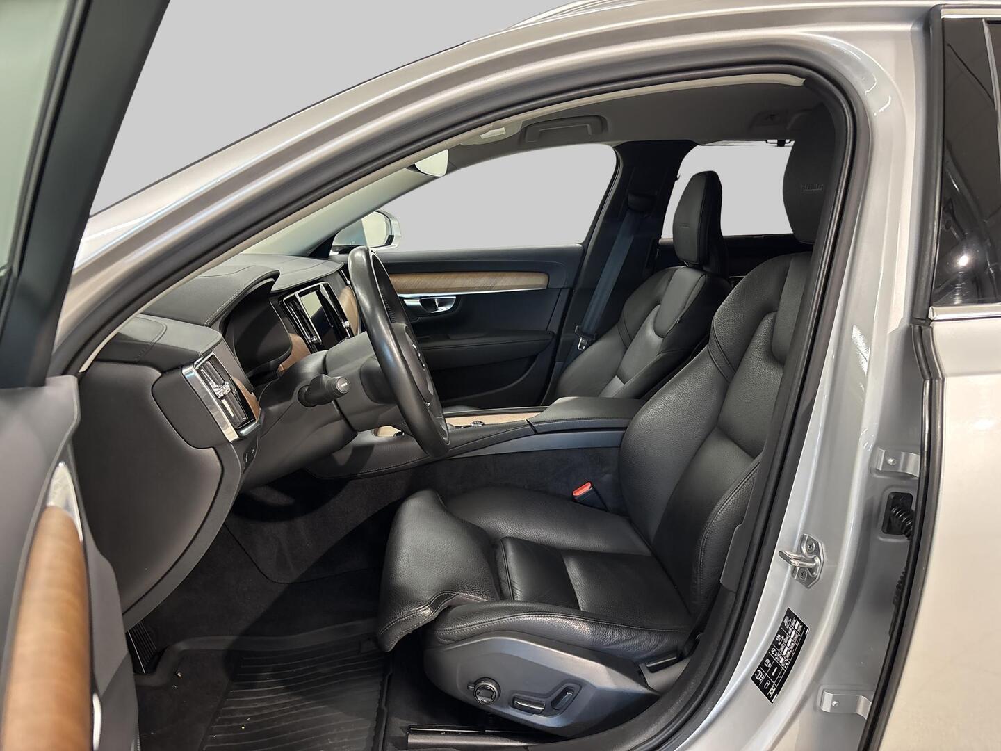 VOLVO V90 2020