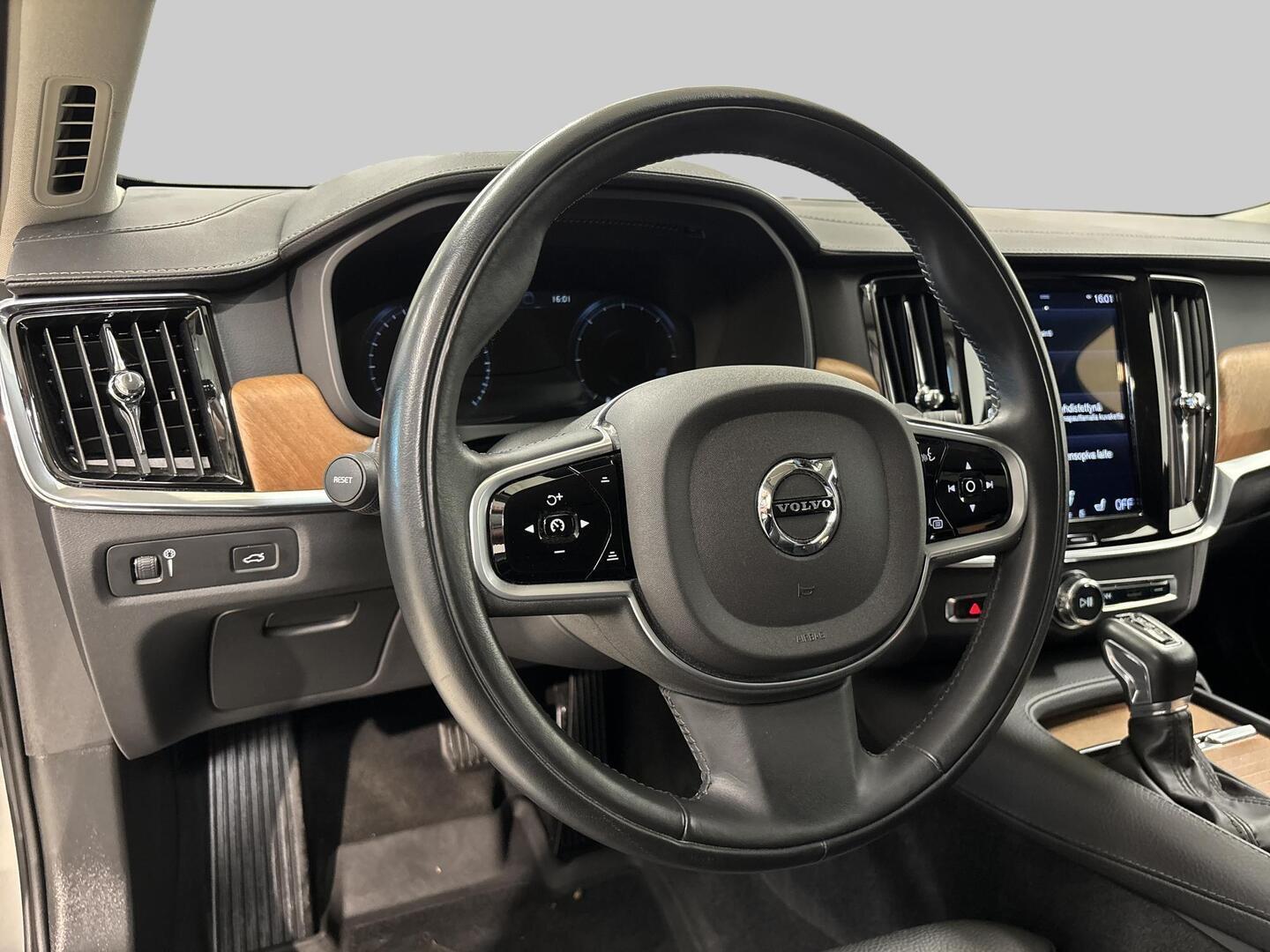 VOLVO V90 2020