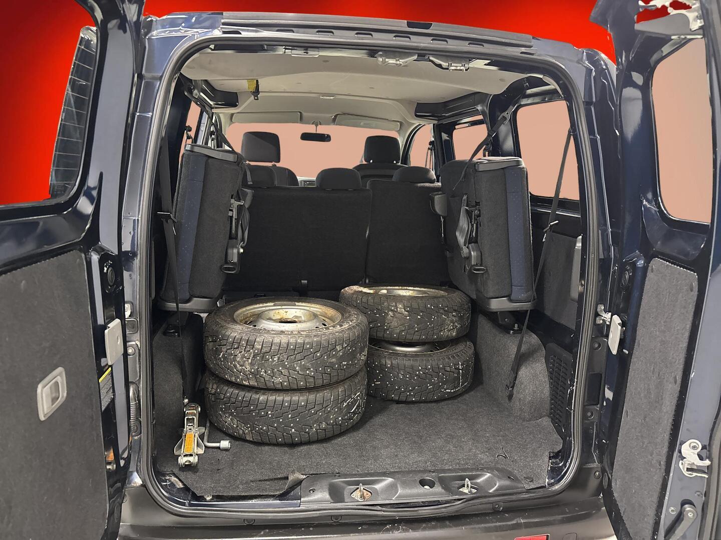 NISSAN NV200 2010