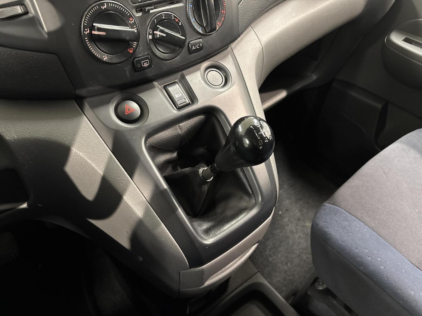 NISSAN NV200 2010