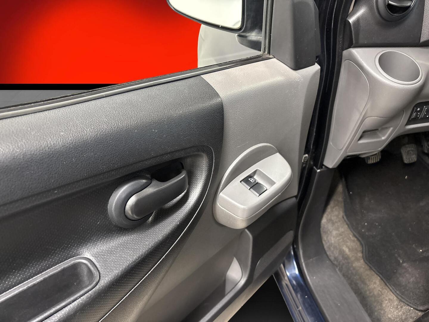 NISSAN NV200 2010