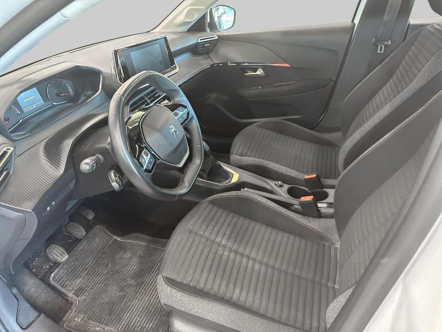PEUGEOT 208 2021