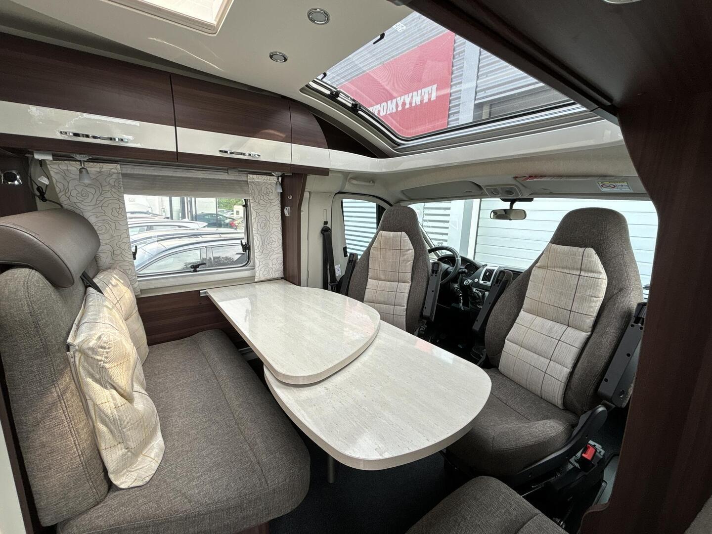 BÜRSTNER Nexxo BT 660 2015