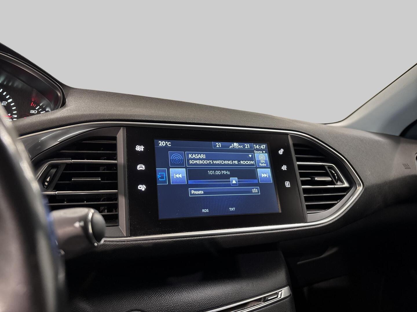 PEUGEOT 308 2015