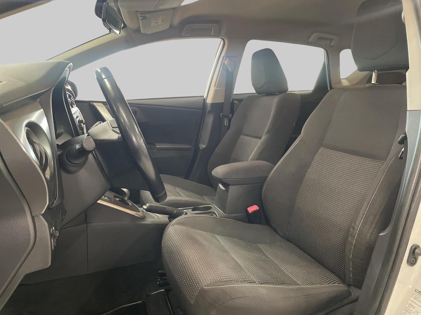 TOYOTA Auris 2014