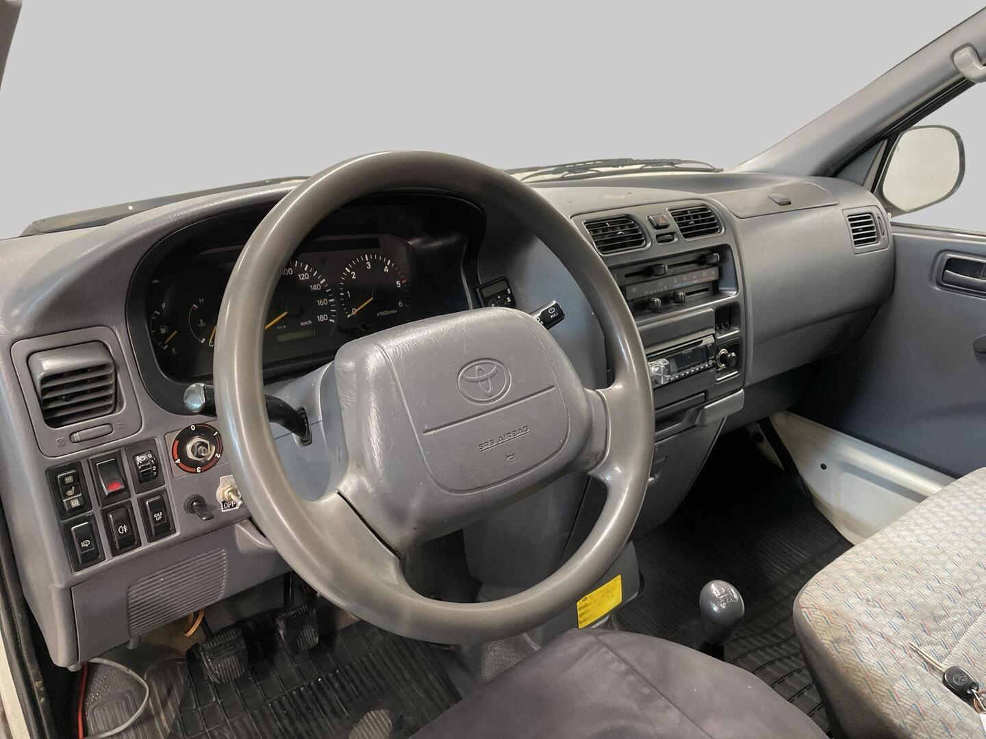 TOYOTA Hiace 2001