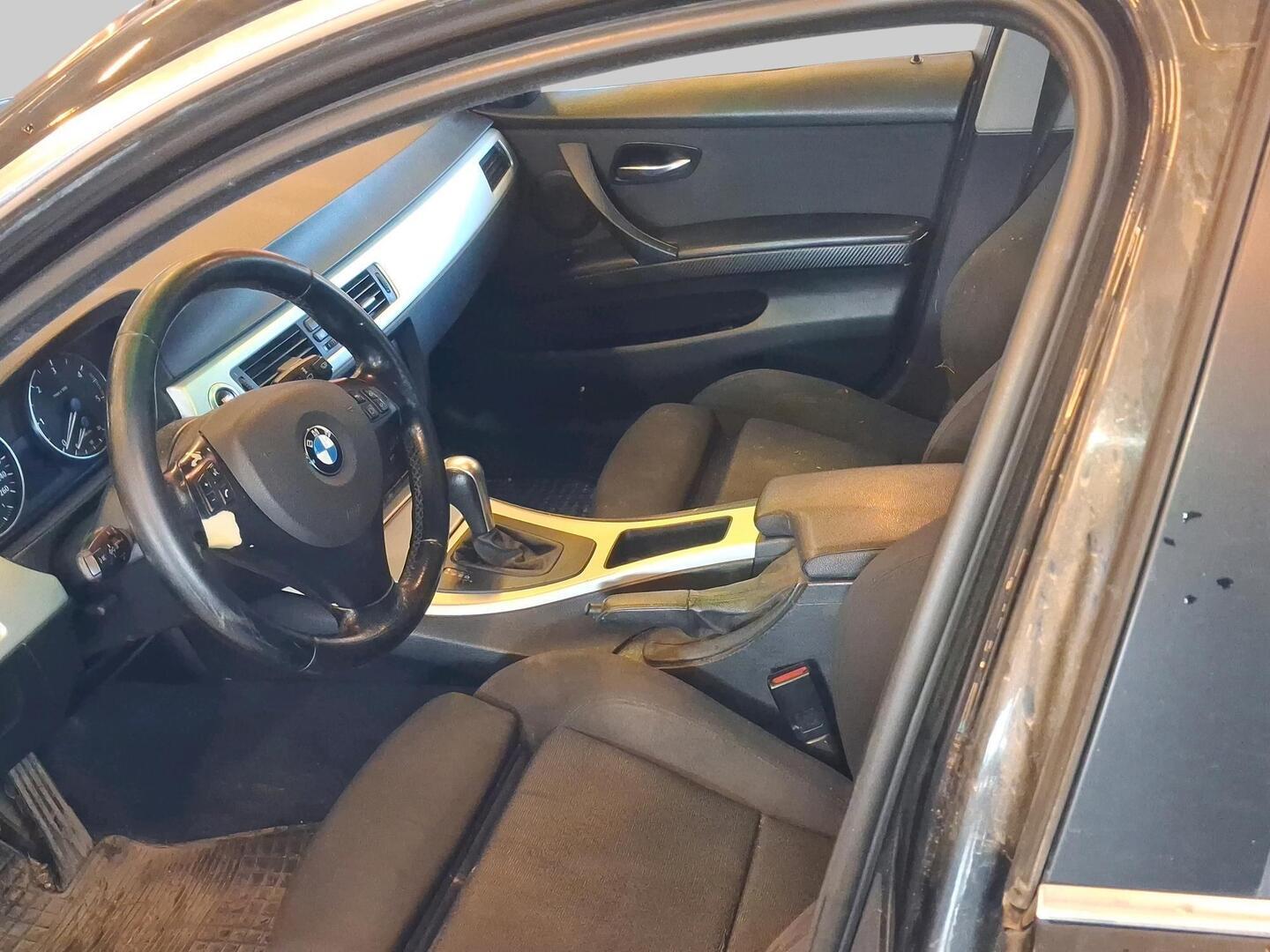 BMW 330 2006