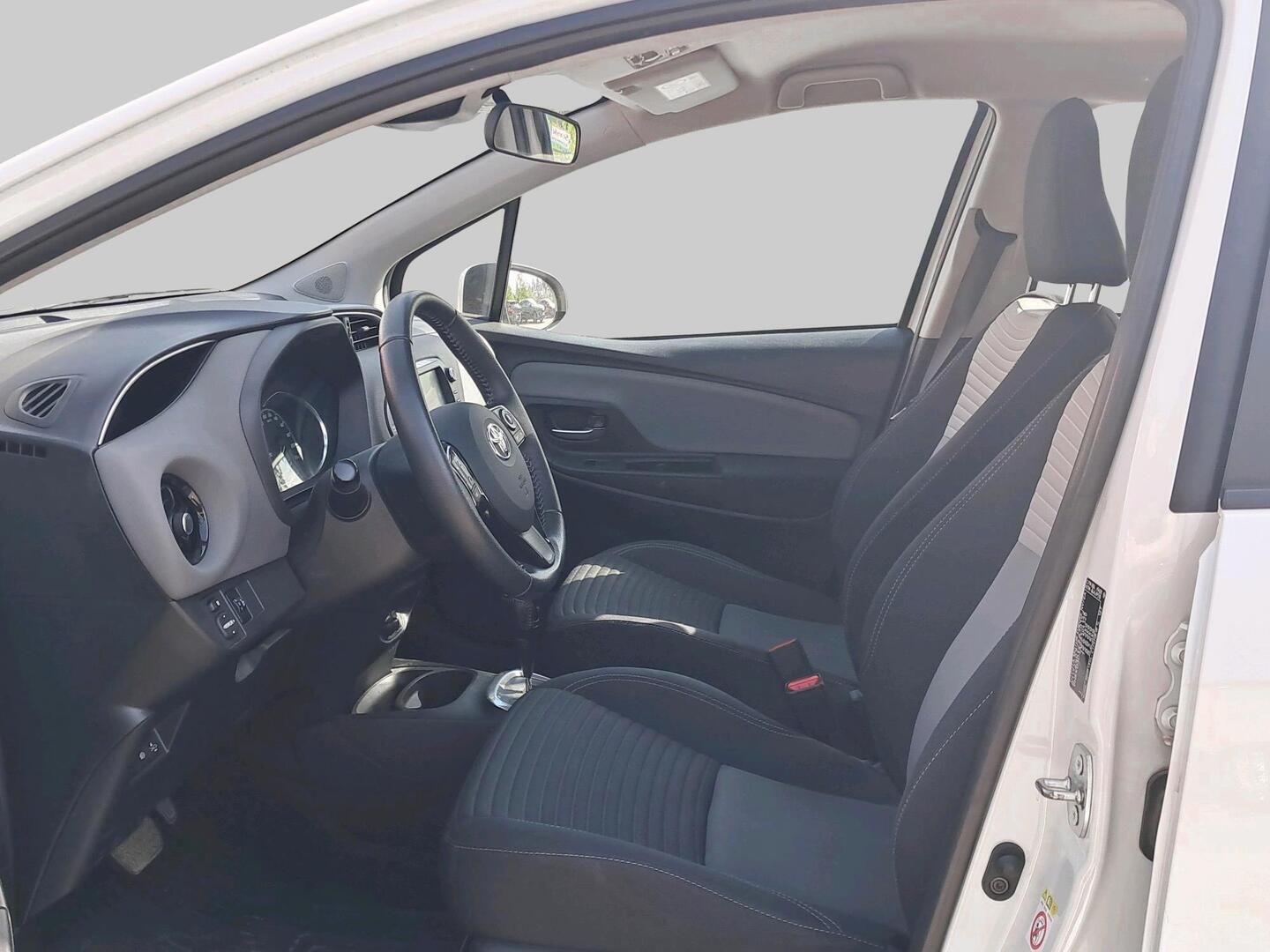 TOYOTA Yaris 2018