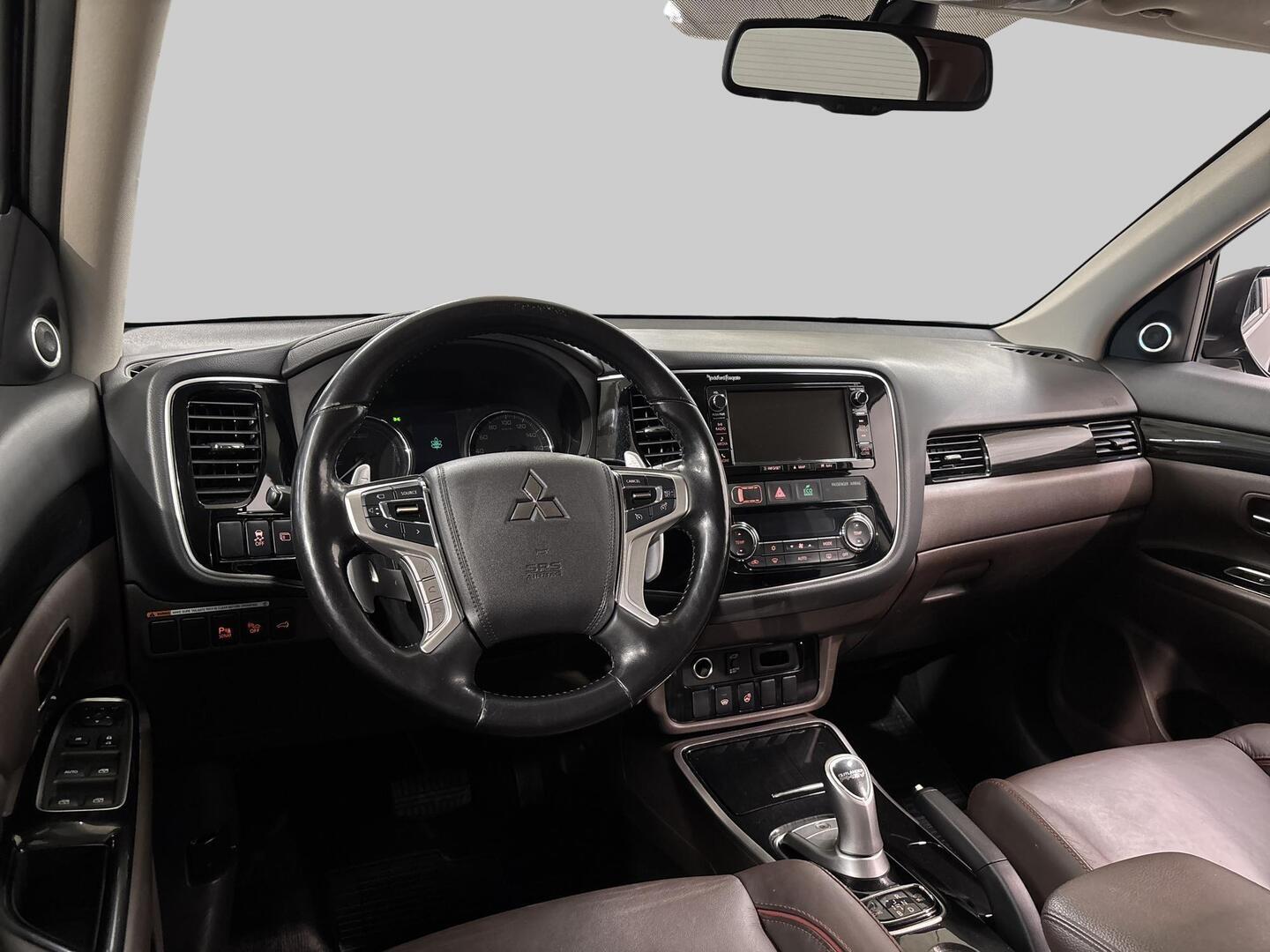 MITSUBISHI OUTLANDER PHEV 2016