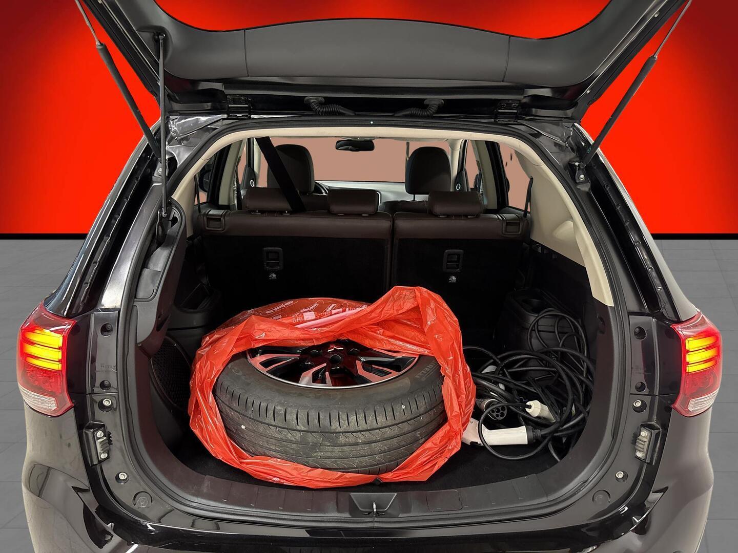 MITSUBISHI OUTLANDER PHEV 2016