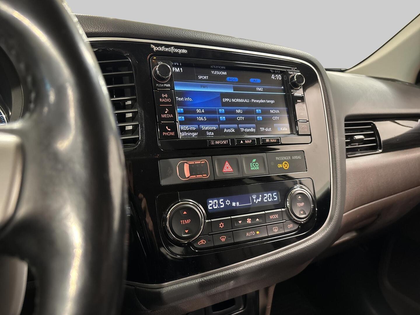 MITSUBISHI OUTLANDER PHEV 2016