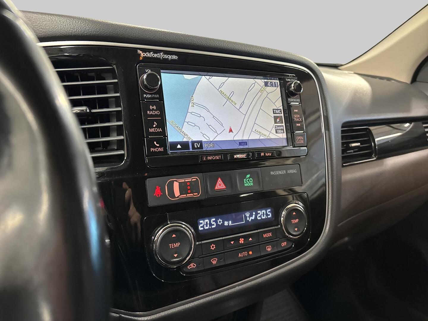 MITSUBISHI OUTLANDER PHEV 2016