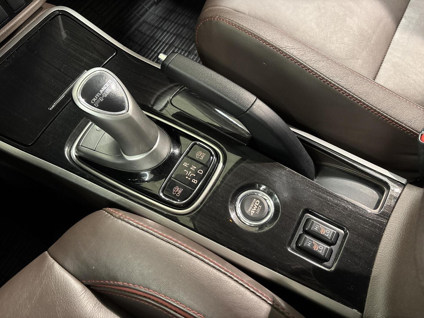 MITSUBISHI OUTLANDER PHEV 2016