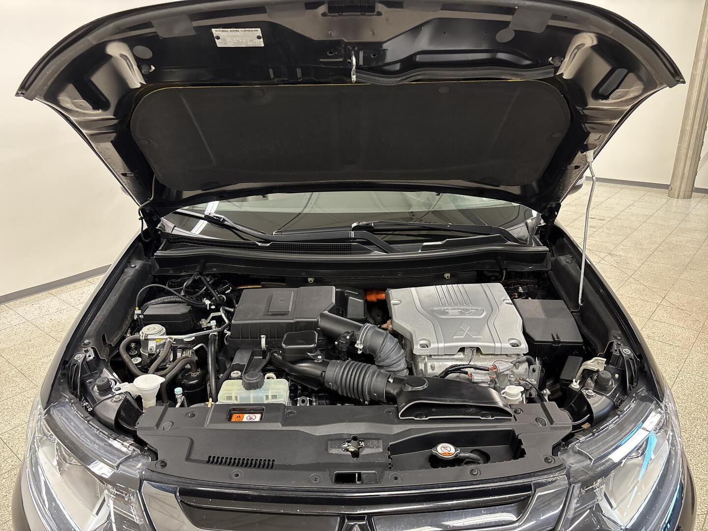 MITSUBISHI OUTLANDER PHEV 2016